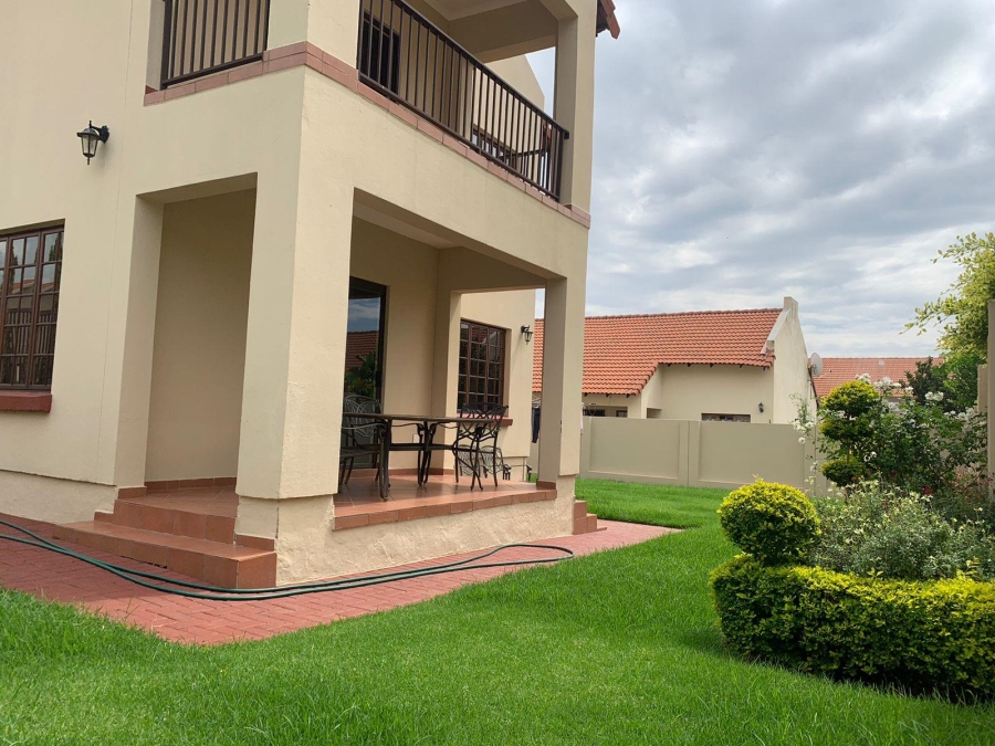 5 Bedroom Property for Sale in Safari Gardens North West